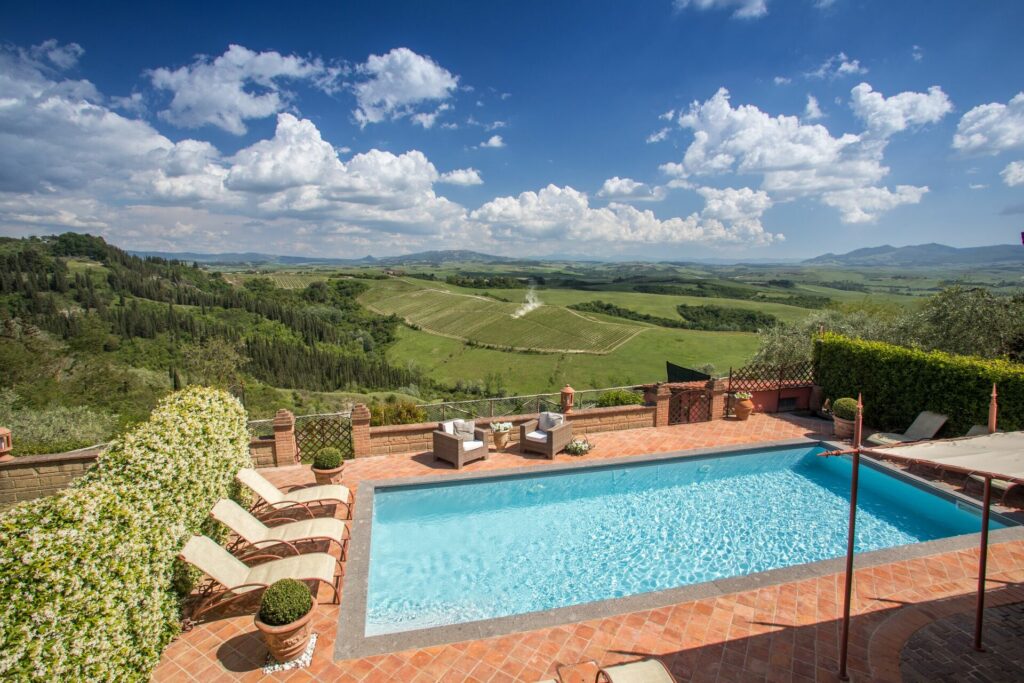 Villa with pool for rent in Tuscany