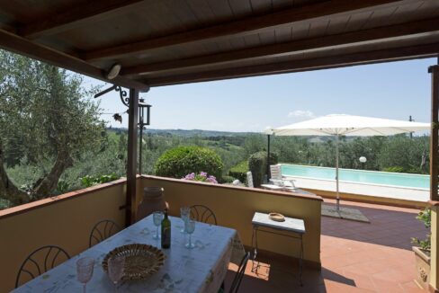 Terrace of an apartment in Tuscany with view